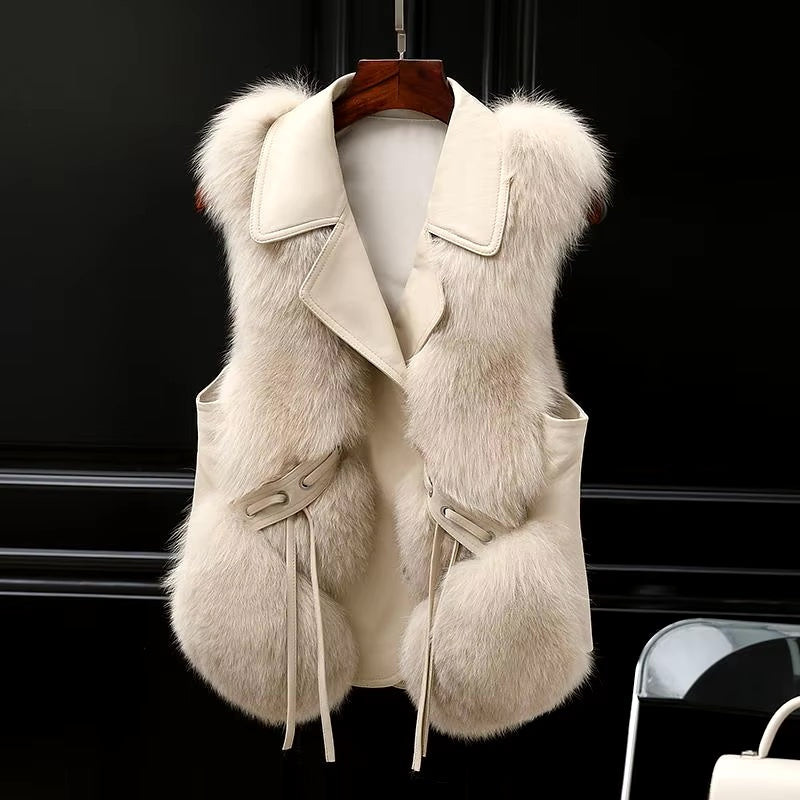 Clarisse Women's Faux Fur Vest – Elegant Sleeveless Vest with Oversized Collar & Adjustable Fit