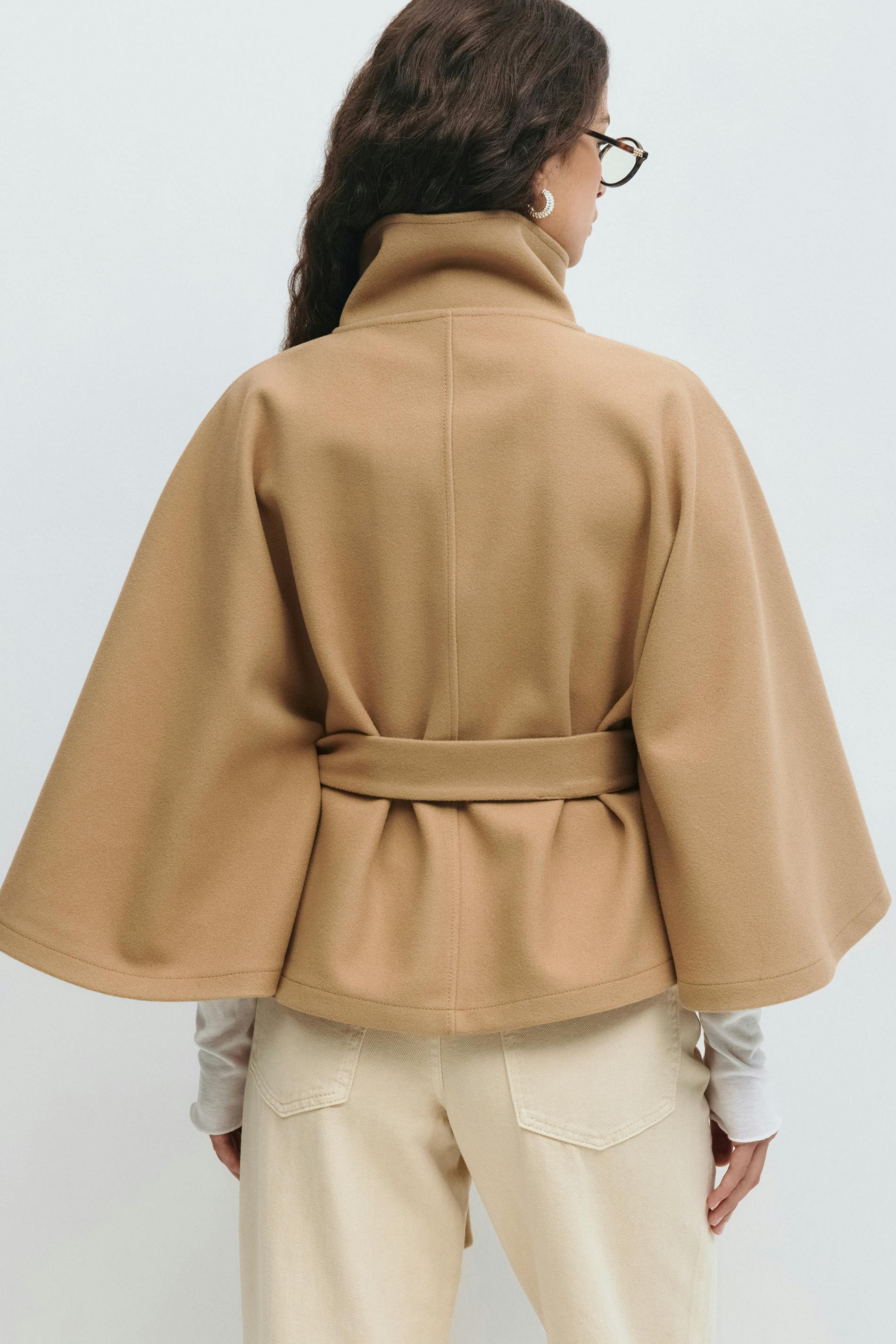Capa Odeline para Mujer – Abrigo Elegante con Cuello Alto y Cinturón para Atar