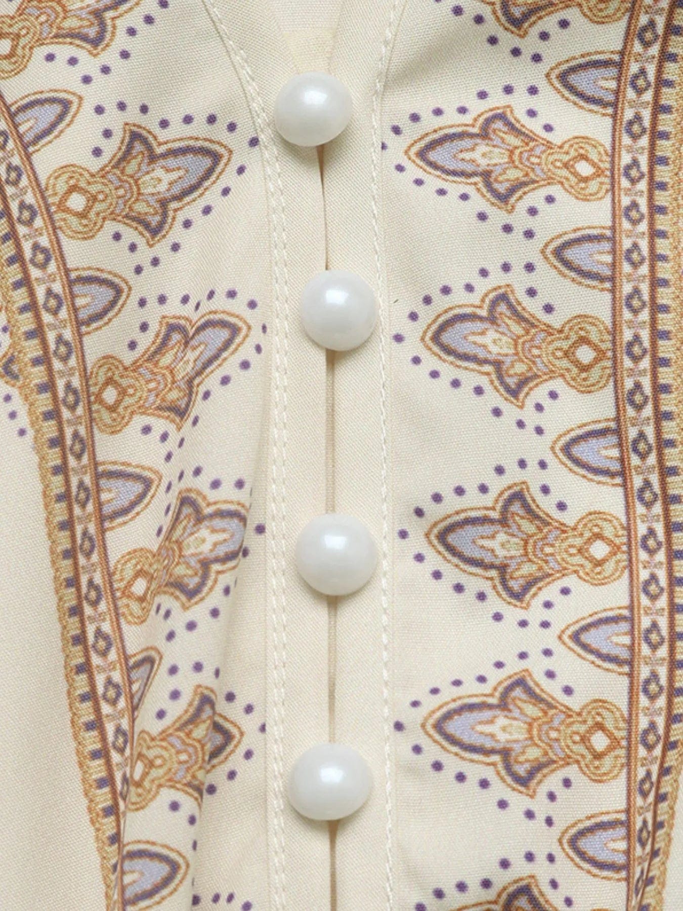 Daphné – Robe courte beige imprimée à manches longues avec ceinture élégante à nouer
