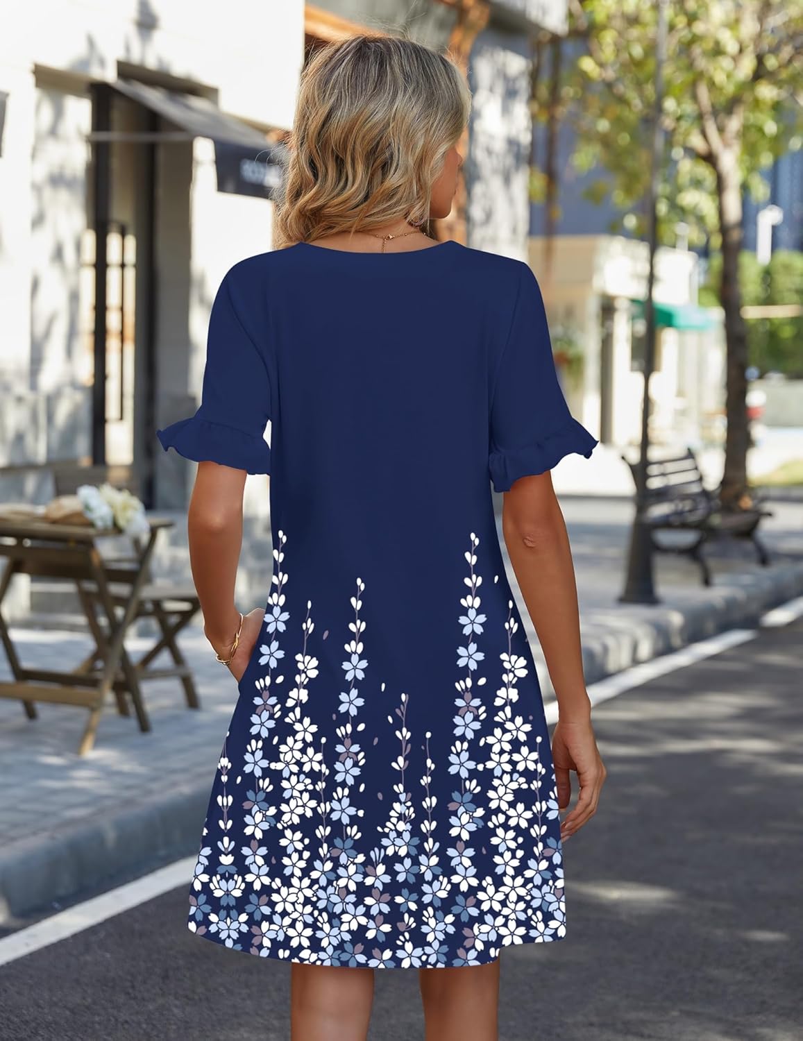 Patricia Robe Courte Femme – Coupe Trapèze Fleurie avec Col V et Poches
