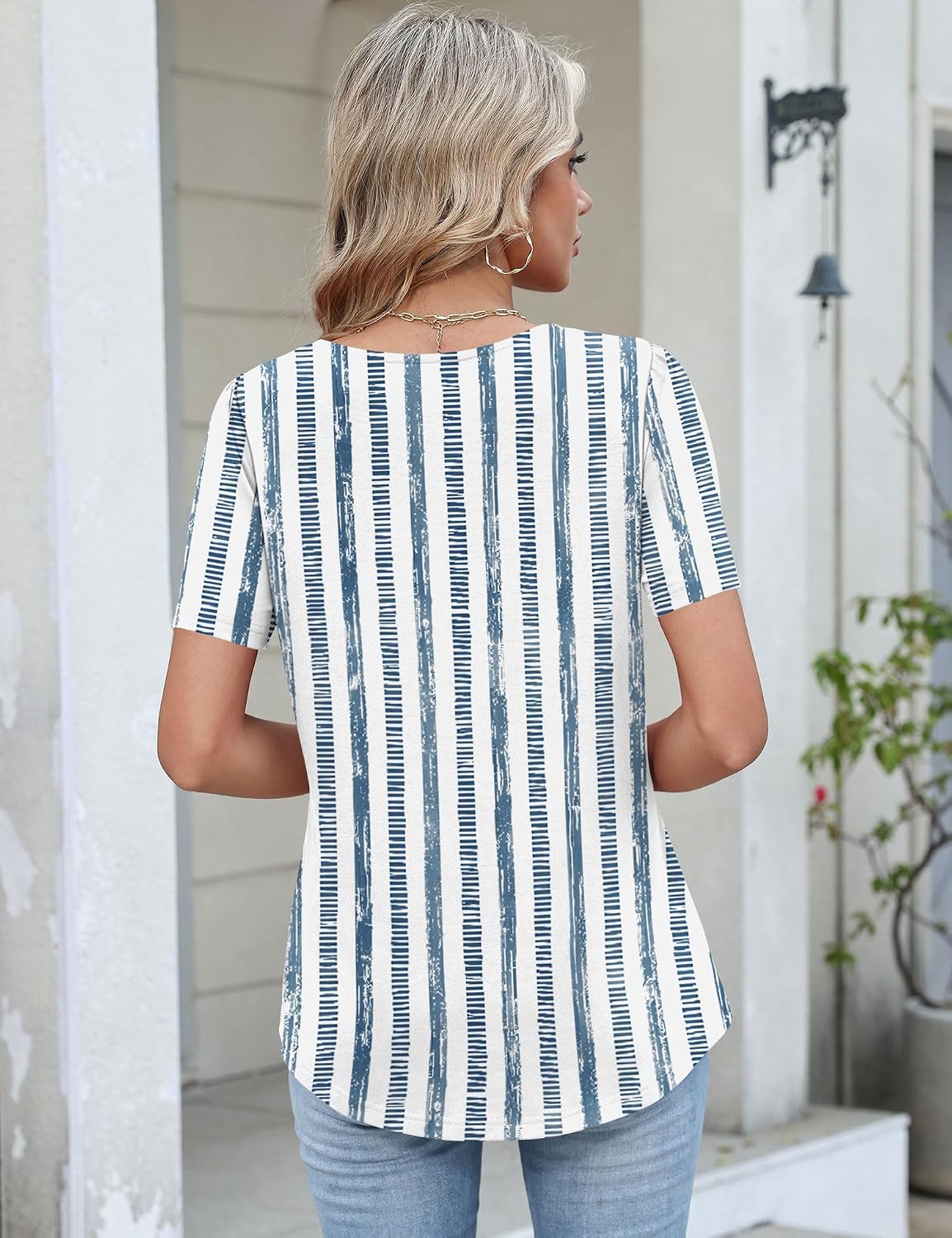 Viviana Haut Femme – Blouse à Col Asymétrique avec Manches Courtes et Boutons Décoratifs