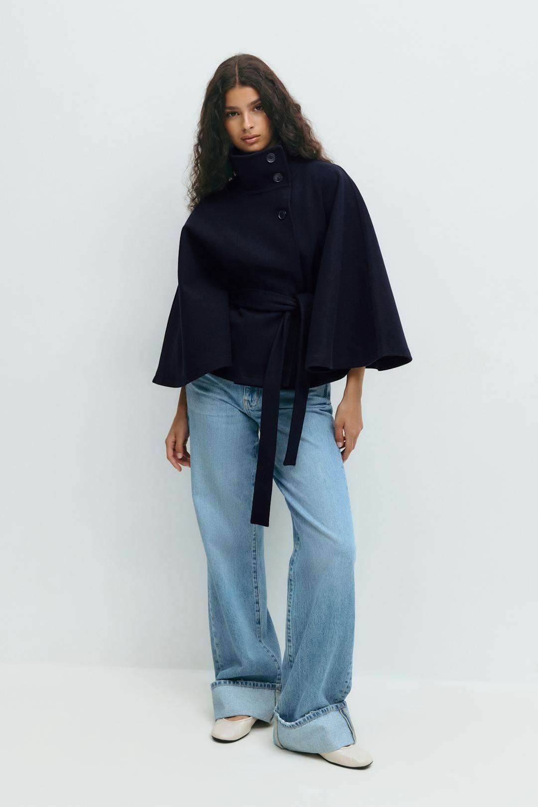 Capa Odeline para Mujer – Abrigo Elegante con Cuello Alto y Cinturón para Atar