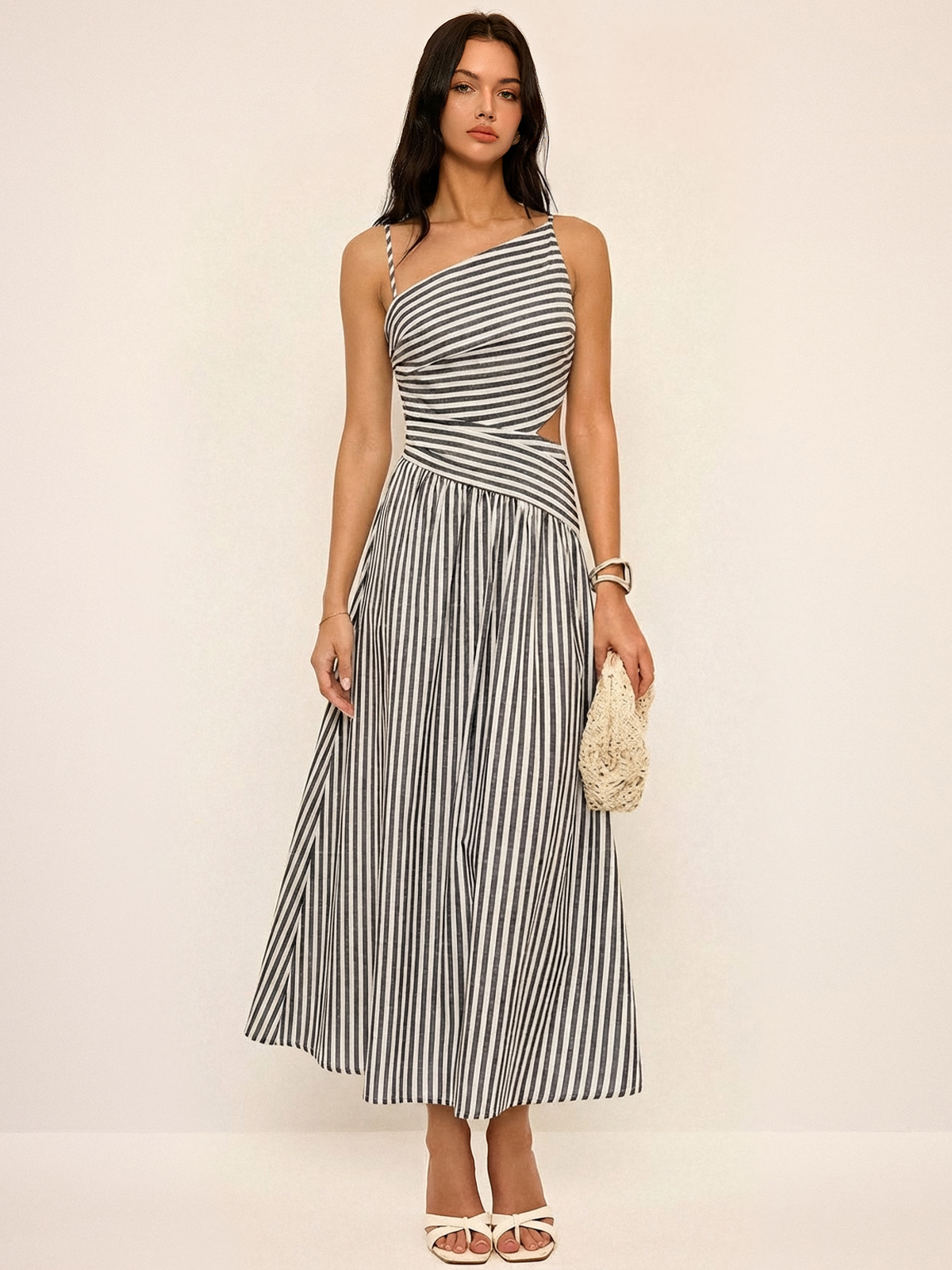 Janine Robe Maxi Asymétrique – Robe Élégante à Découpes Rayées et Col Asymétrique