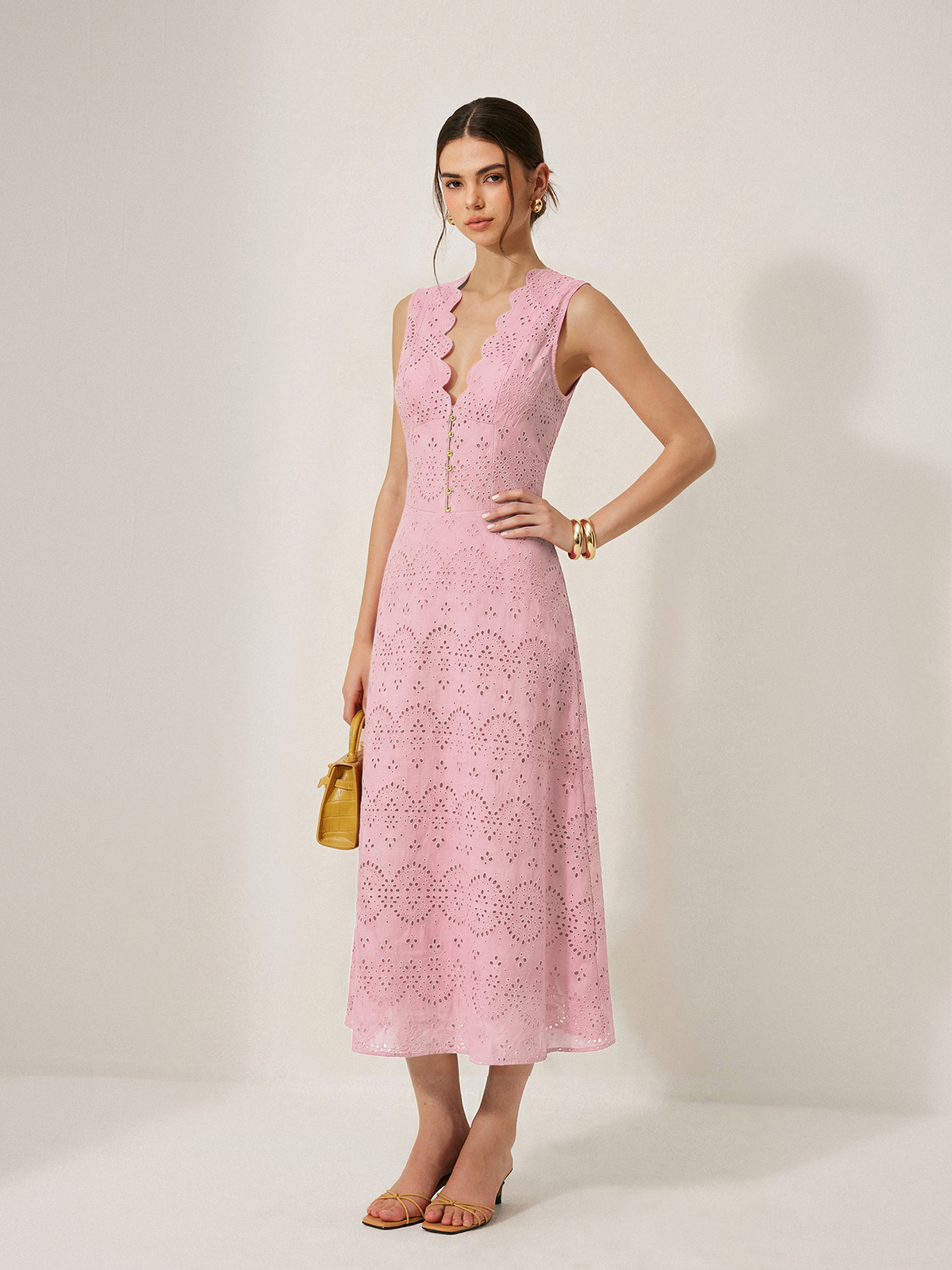 Célestine Robe Maxi en Coton – Robe Sans Manches Brodée à Col V Élégant