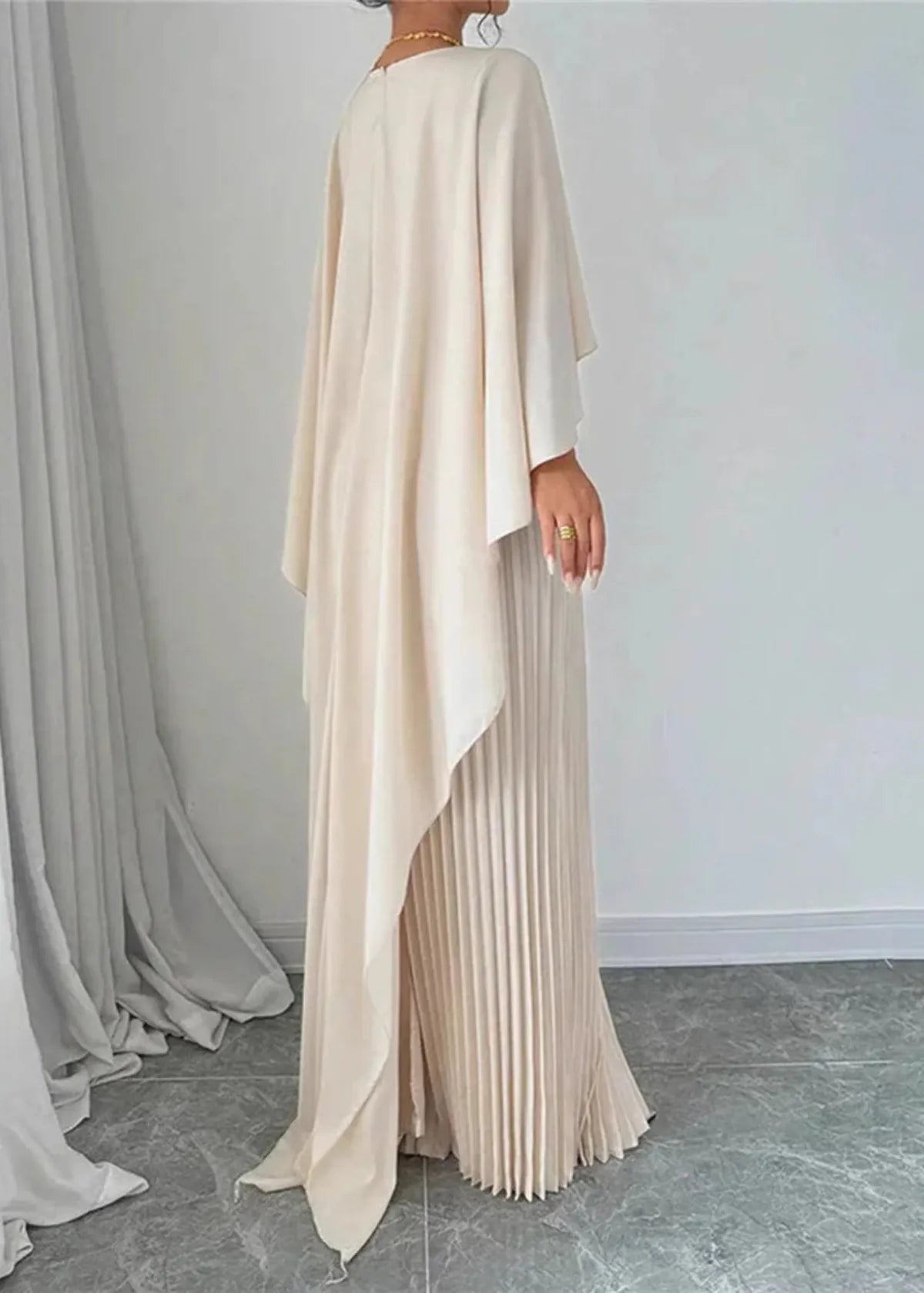 Bianca Robe Maxi Femme Cape Plissée Élégante pour Cérémonies et Soirées Chic