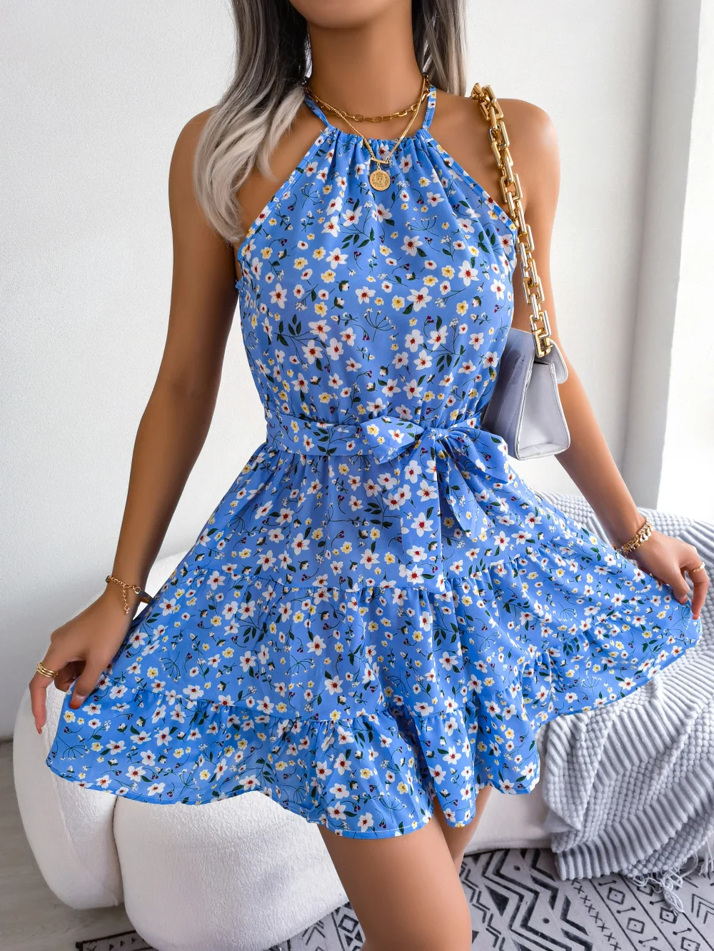 Hailey Robe Femme Fleurie Dos Nu à Col Halter avec Ceinture Élégante Chic