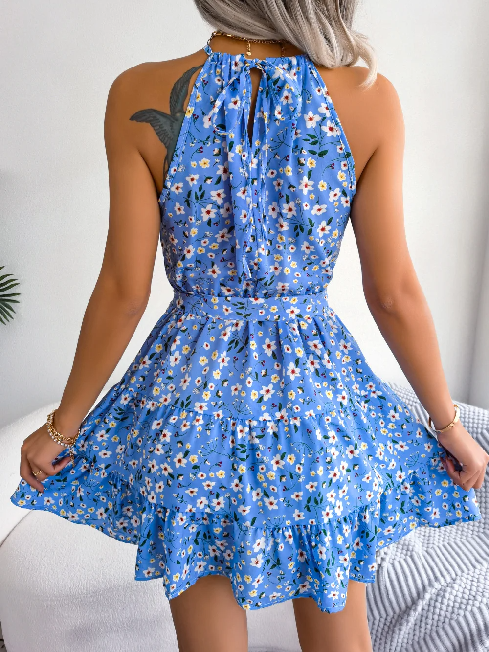 Hailey Robe Femme Fleurie Dos Nu à Col Halter avec Ceinture Élégante Chic