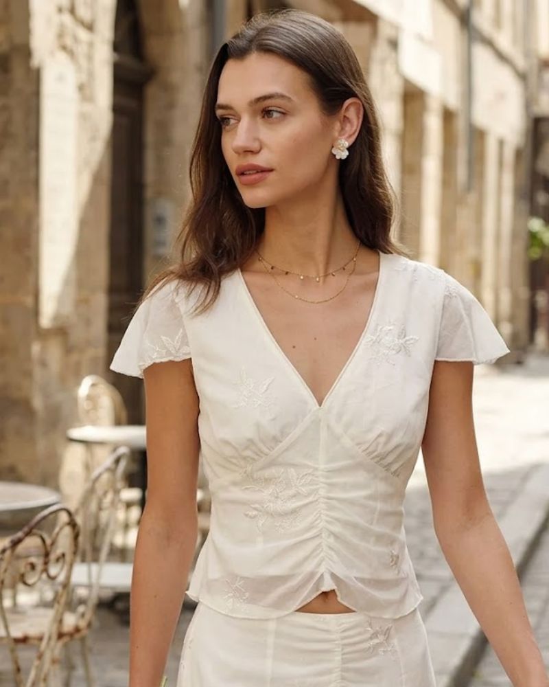 Emerson Blouse Femme Col V Brodée à Manches Volantées Élégante et Chic