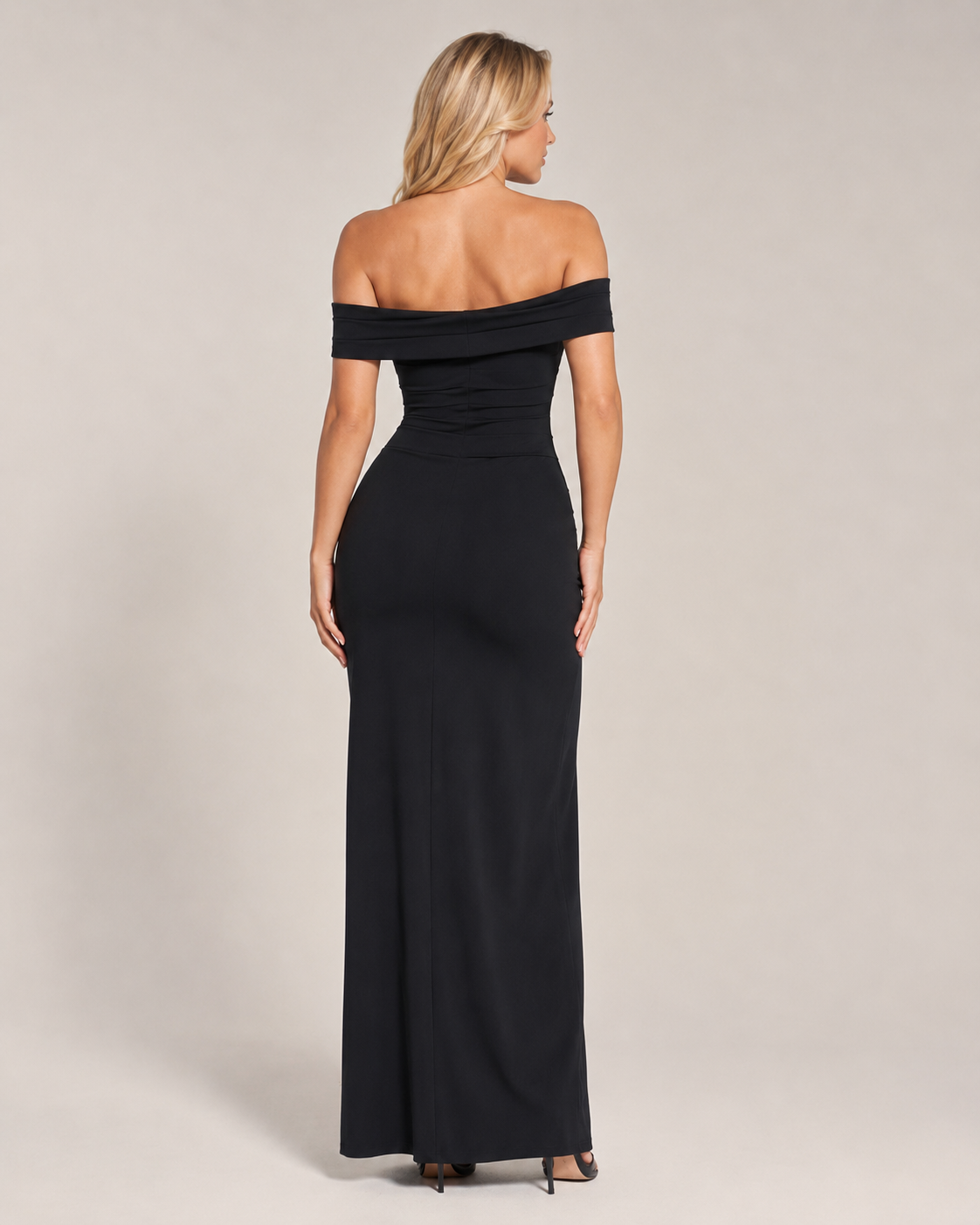 Eleonora Zwarte Off-Shoulder Maxi-jurk met Hoge Split en Figuurvormende Pasvorm