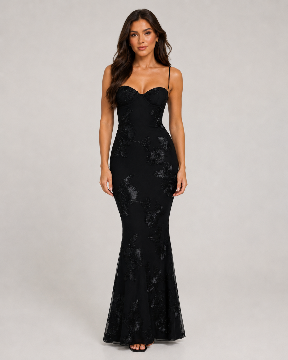 Désirée Vestido largo de mujer con tirantes finos, bordado floral y elegante espalda con cordones