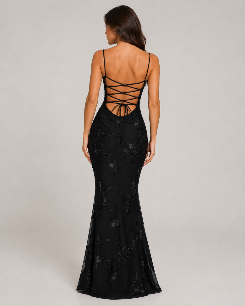Désirée Vestido largo de mujer con tirantes finos, bordado floral y elegante espalda con cordones