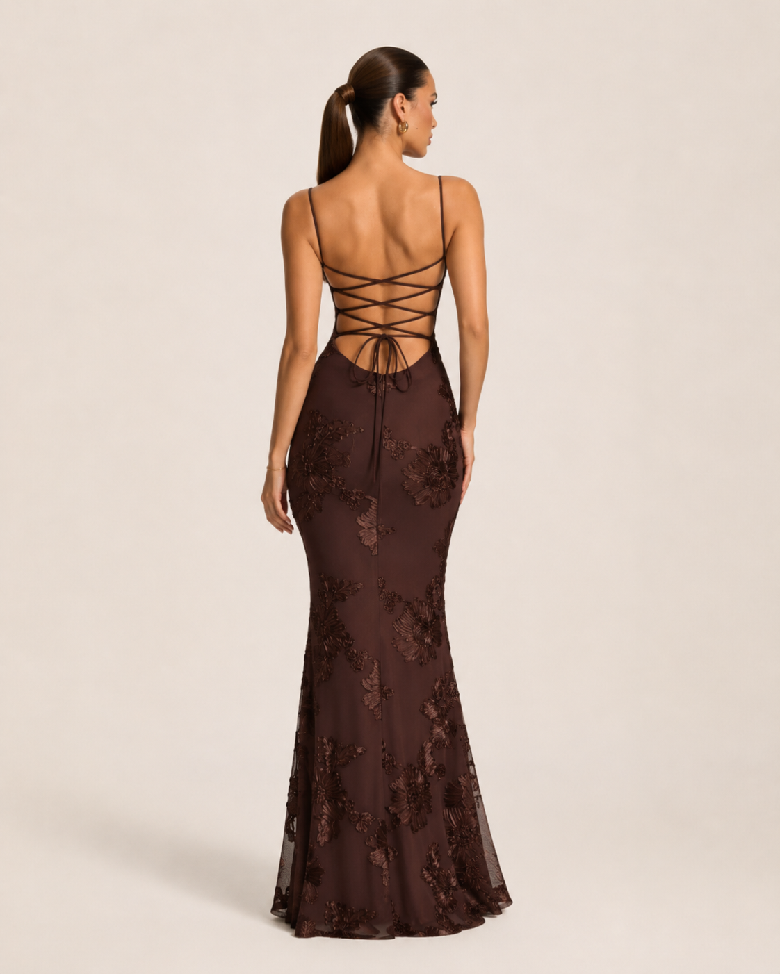 Désirée Vestido largo de mujer con tirantes finos, bordado floral y elegante espalda con cordones
