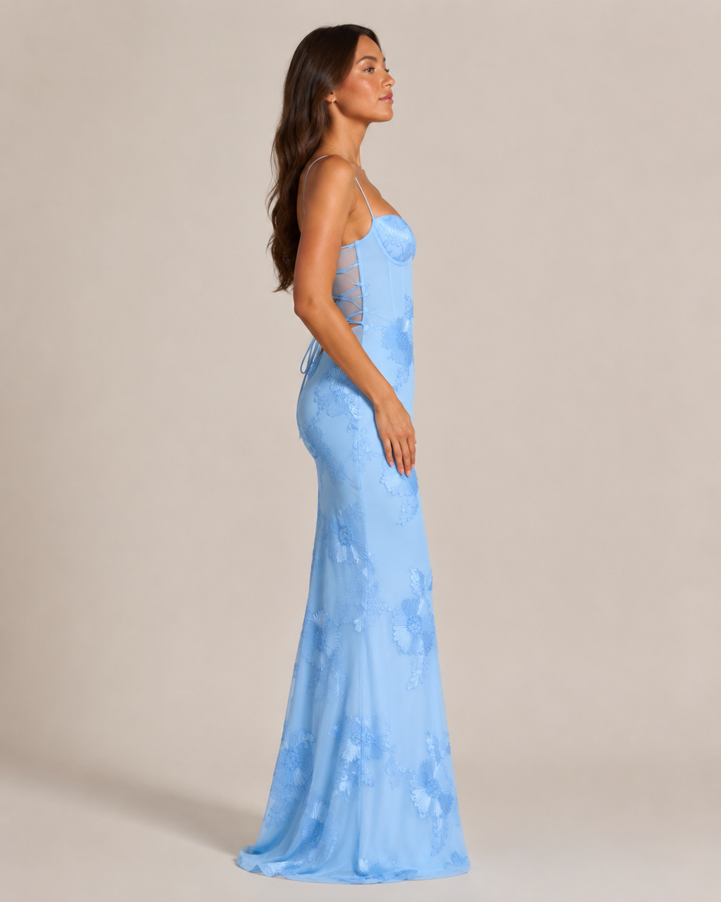 Désirée Vestido largo de mujer con tirantes finos, bordado floral y elegante espalda con cordones
