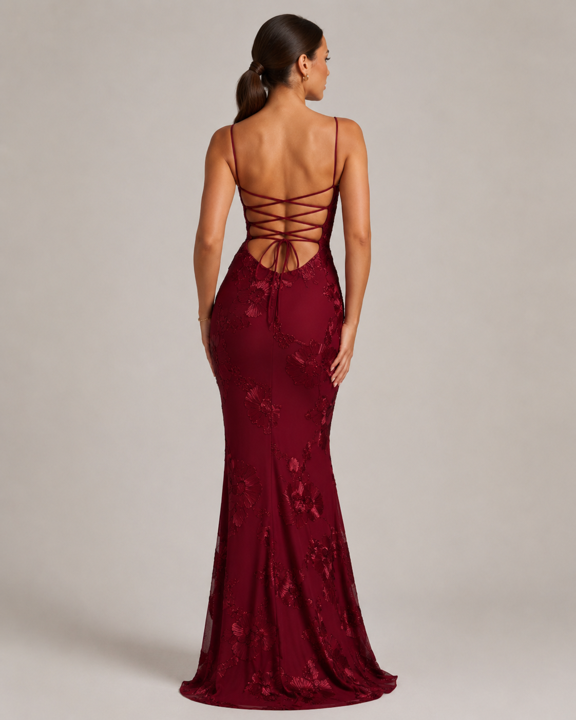 Désirée Vestido largo de mujer con tirantes finos, bordado floral y elegante espalda con cordones