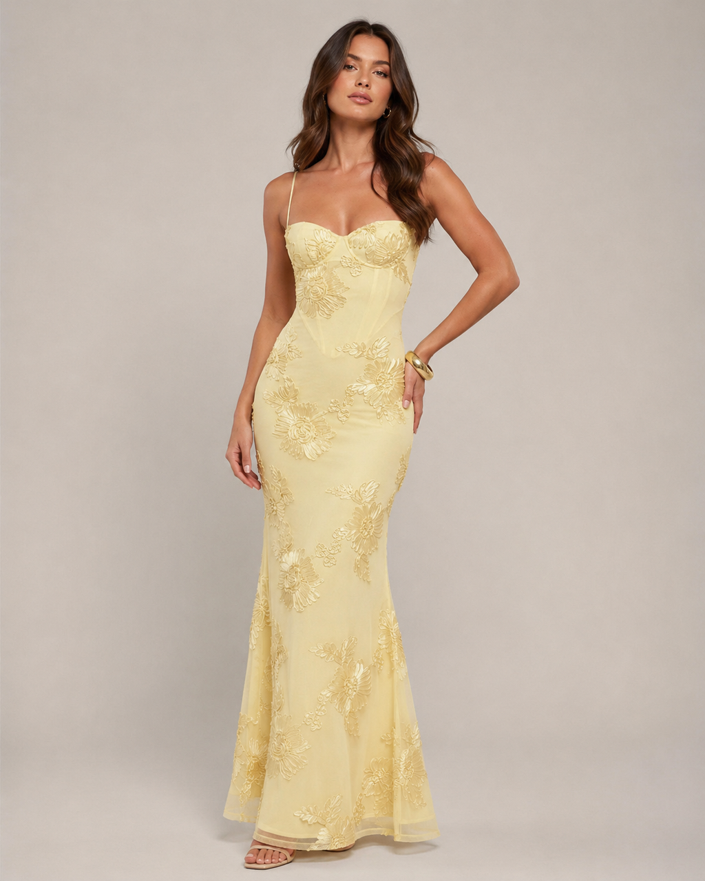 Désirée Vestido largo de mujer con tirantes finos, bordado floral y elegante espalda con cordones
