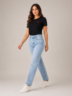 Rosalie T-Shirt à Col Rond avec Cœur Brodé Minimaliste au Style Décontracté Chic