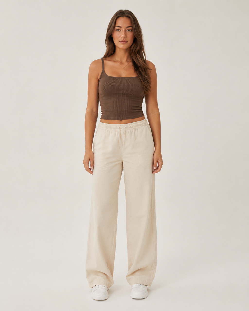Bianca Donkerbruine Geribde Crop Top met Rechte Hals, Spaghettibandjes en Slim Fit