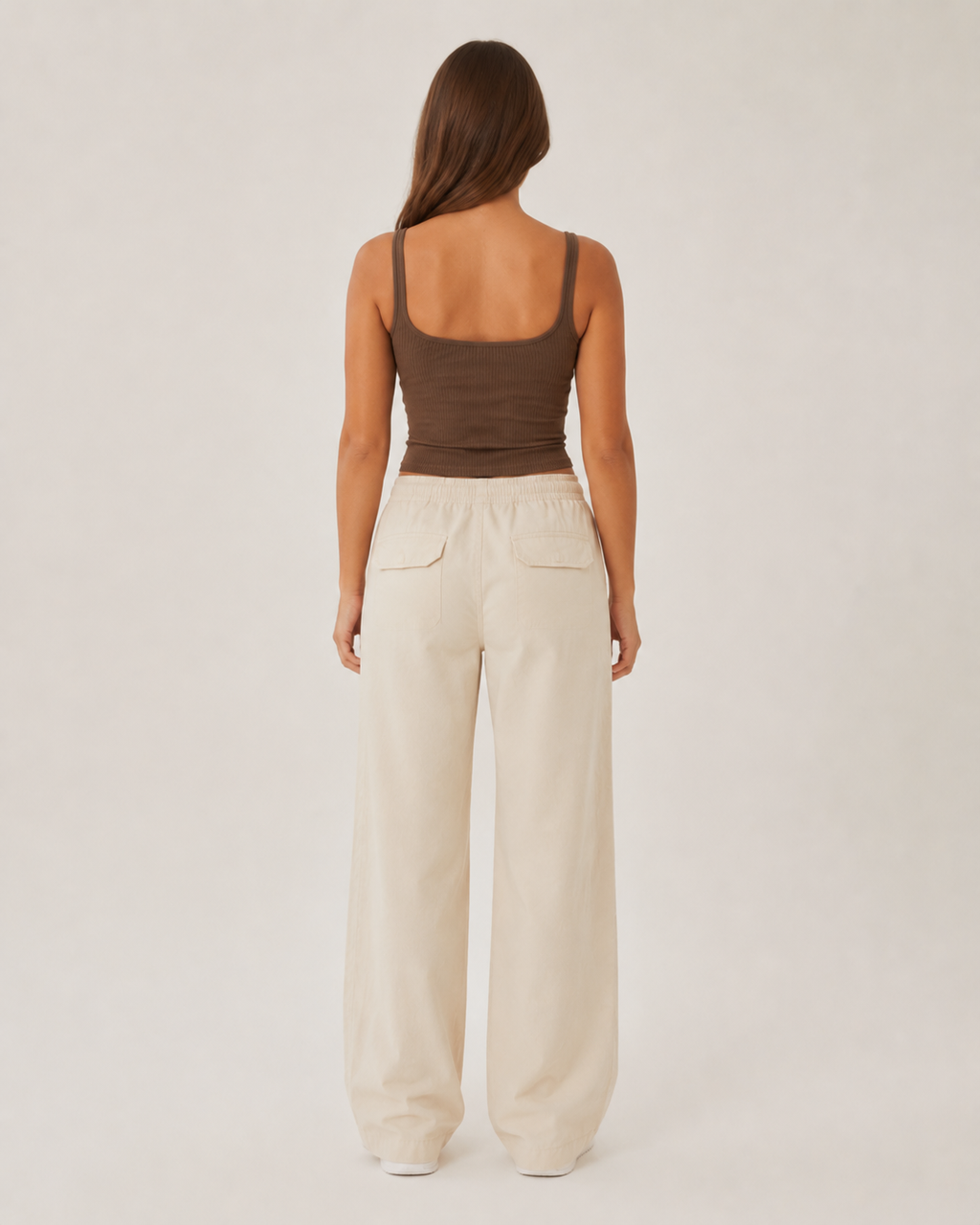 Bianca Donkerbruine Geribde Crop Top met Rechte Hals, Spaghettibandjes en Slim Fit