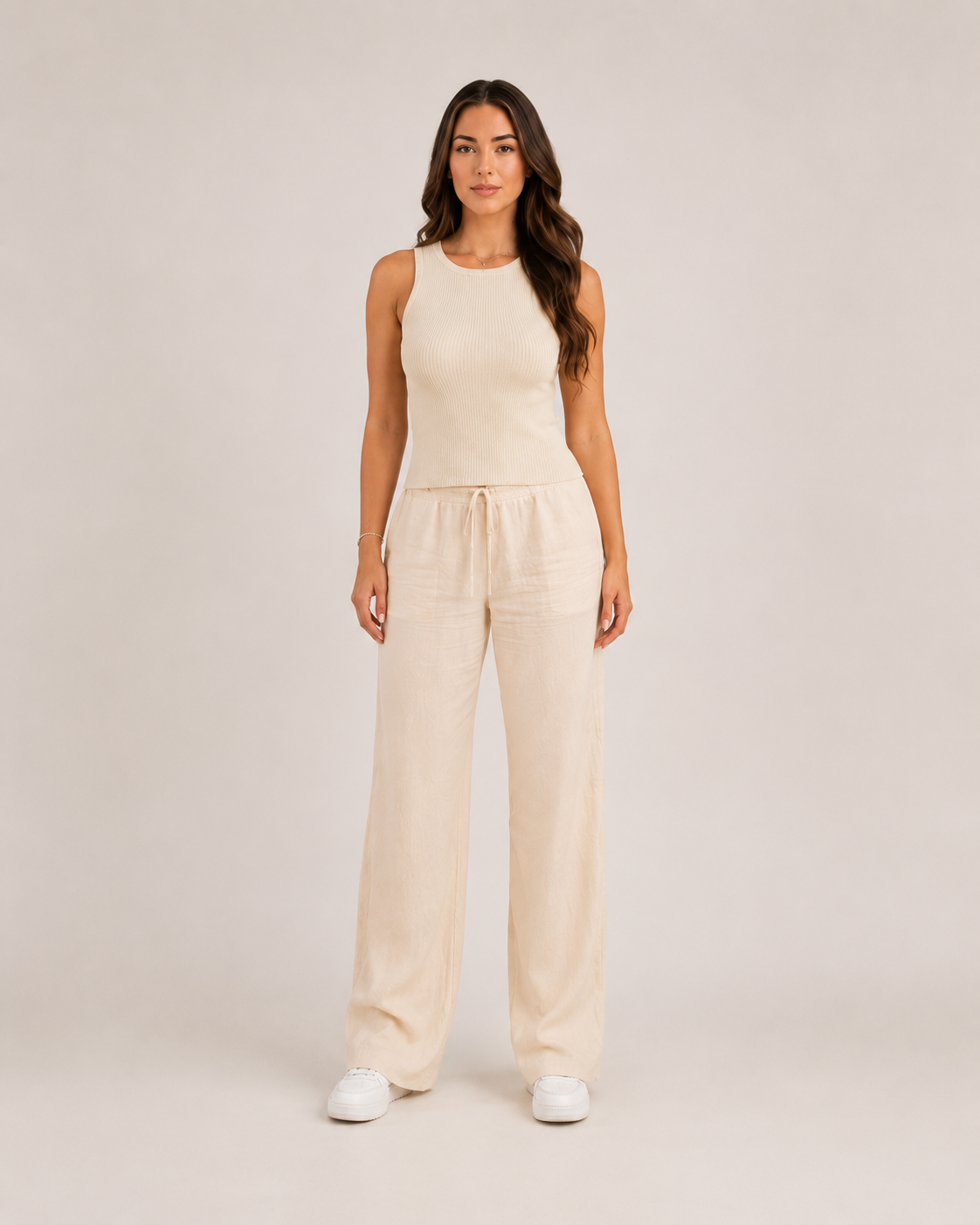 Anouk Beige Geribde Mouwloze Top met Ronde Hals en Comfortabele Slim Fit Pasvorm