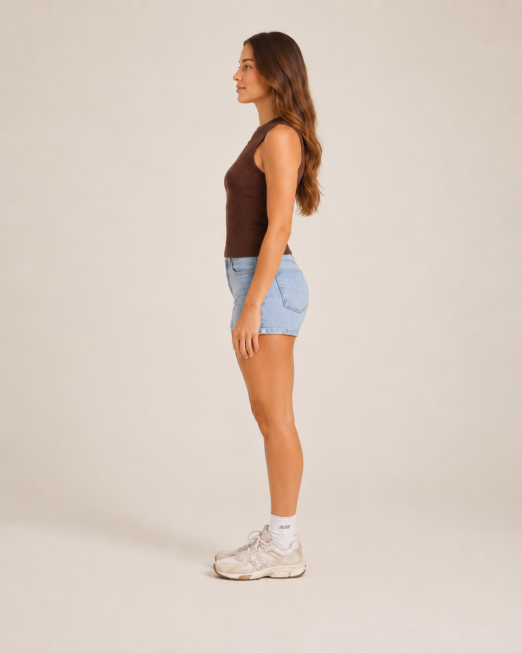 Anouk Beige Geribde Mouwloze Top met Ronde Hals en Comfortabele Slim Fit Pasvorm