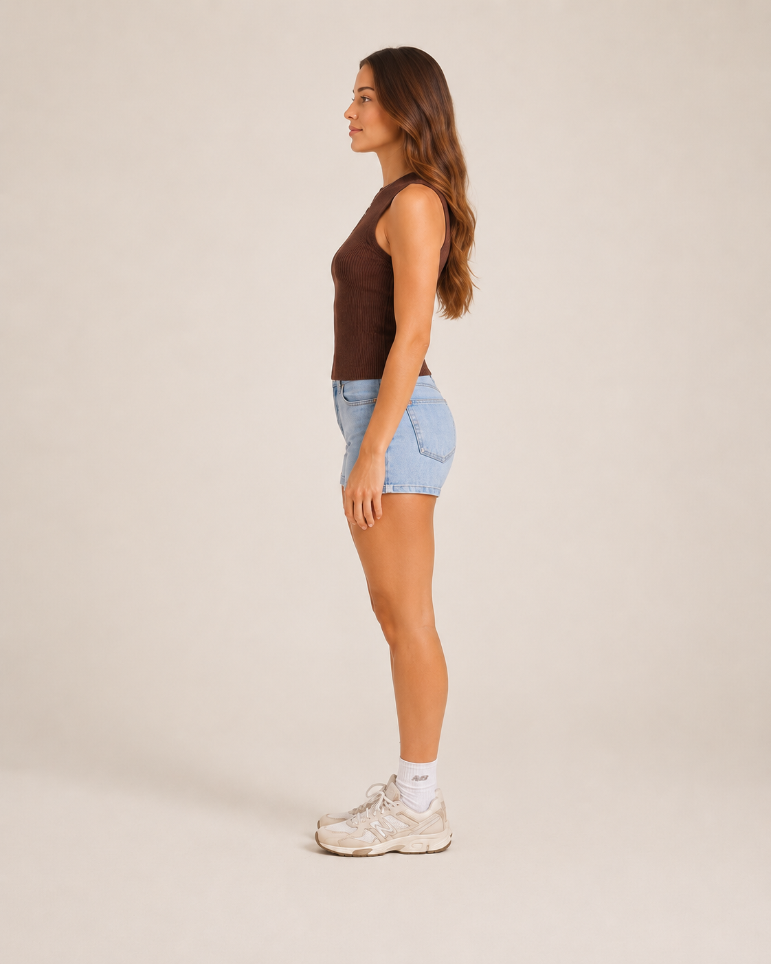 Anouk Beige Geribde Mouwloze Top met Ronde Hals en Comfortabele Slim Fit Pasvorm