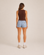 Anouk Beige Geribde Mouwloze Top met Ronde Hals en Comfortabele Slim Fit Pasvorm