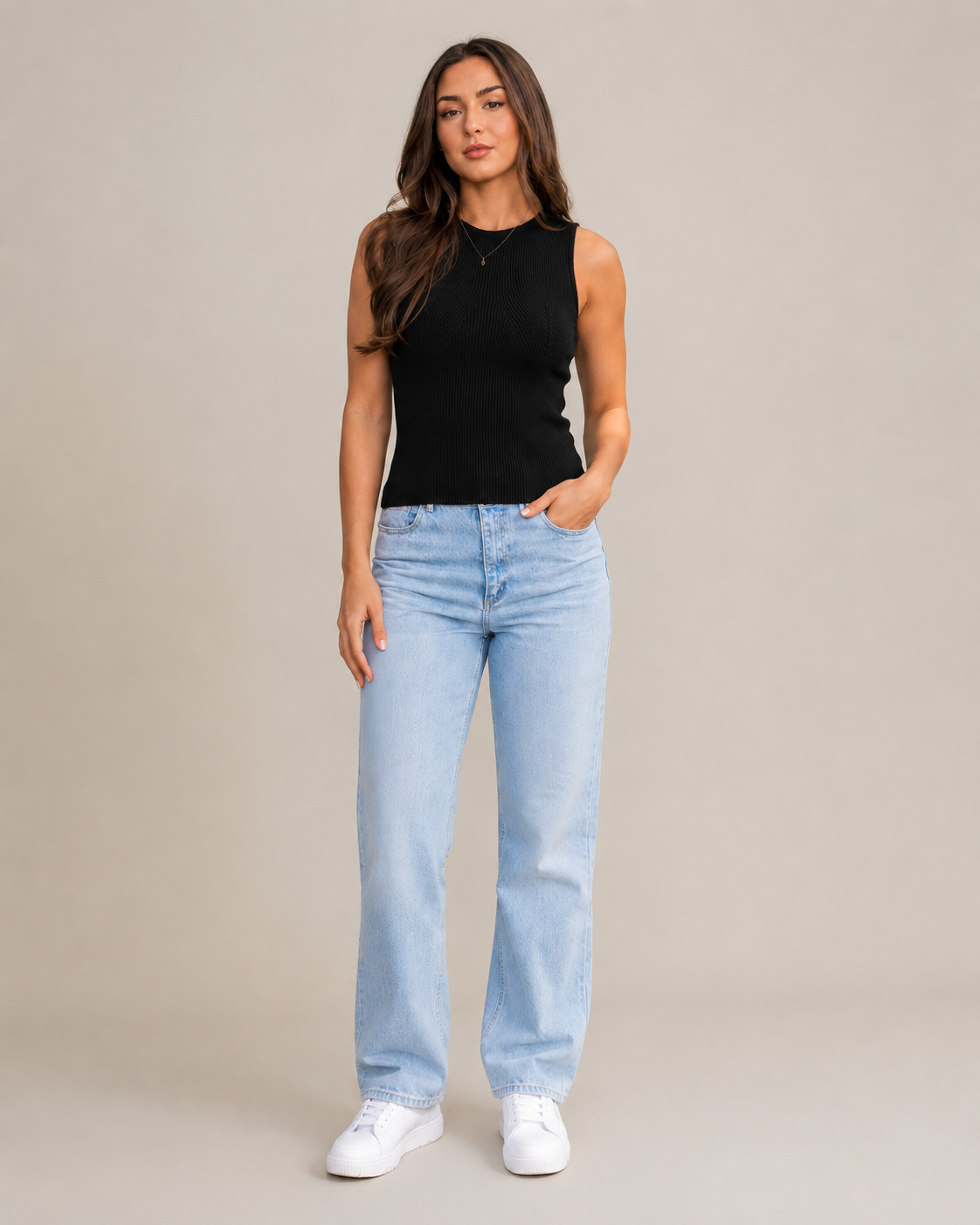 Anouk Beige Geribde Mouwloze Top met Ronde Hals en Comfortabele Slim Fit Pasvorm