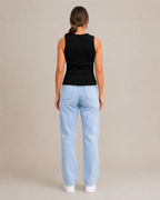 Anouk Beige Geribde Mouwloze Top met Ronde Hals en Comfortabele Slim Fit Pasvorm