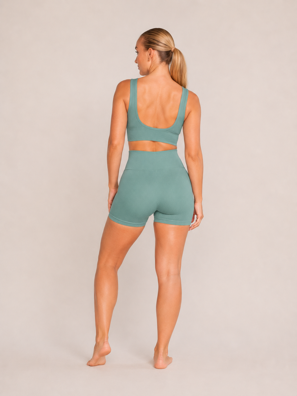 Solène Naadloze Sportset met Crop Top, Hoge Taille Shorts en Ribstructuur voor Dames