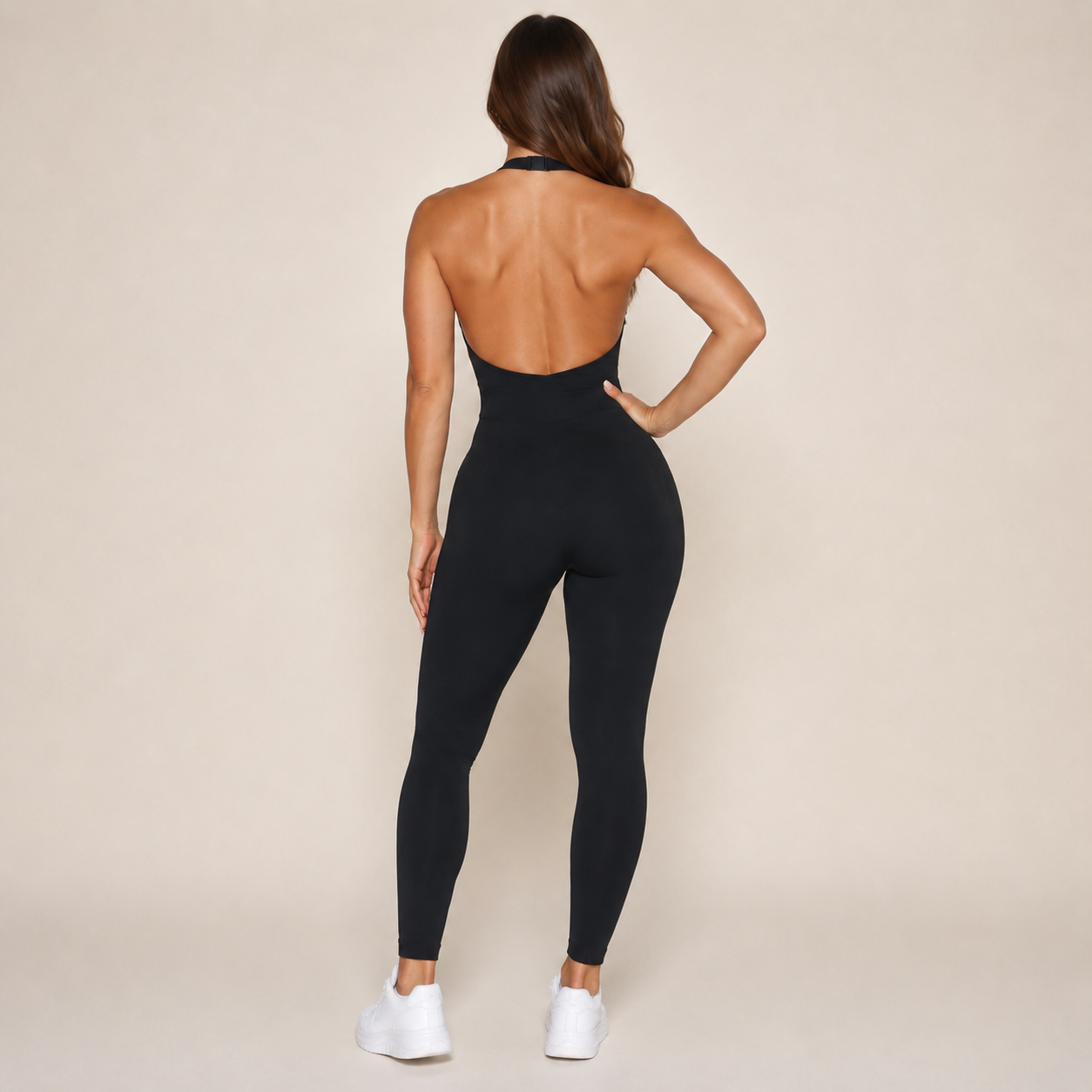 Isolde Sport Jumpsuit met Halternek, Open Rug en Figuurvormende Pasvorm voor Dames