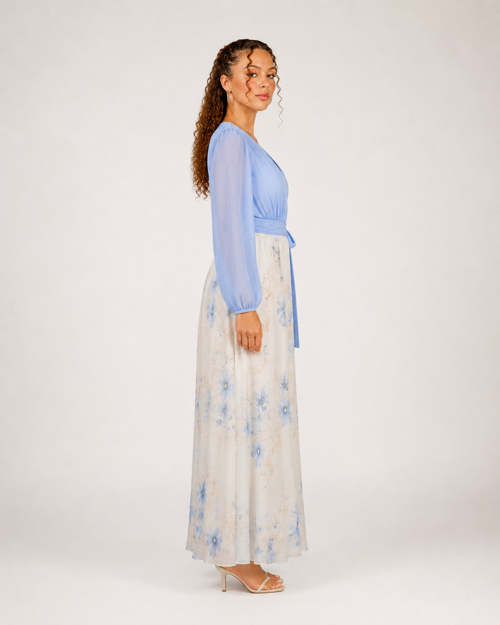 Geneviève Lichtblauwe Bloemen Maxi Abito con Scollo a V, Cintura in Vita e Maniche Trasparenti