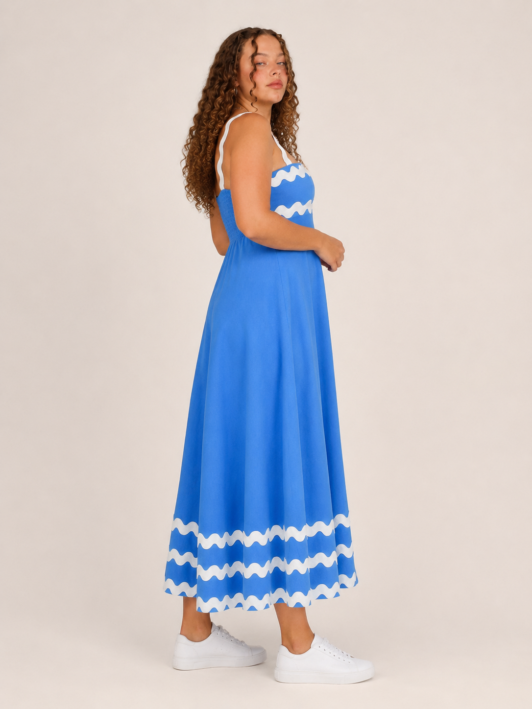 Élodie Women's Maxi Dress with Contrasting Wavy Straps and Elegant Flowing Fit