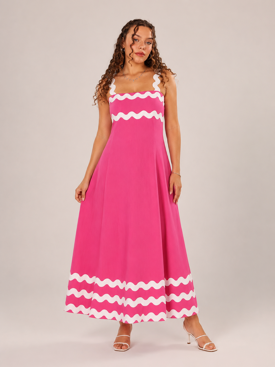 Élodie Robe Maxi Femme à Bretelles Ondulées Contrastées et Coupe Fluide Élégante