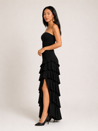 Anneliese Zwarte Strapless Maxi Jurk met Gelaagde Ruches, Split en Elegante Pasvorm
