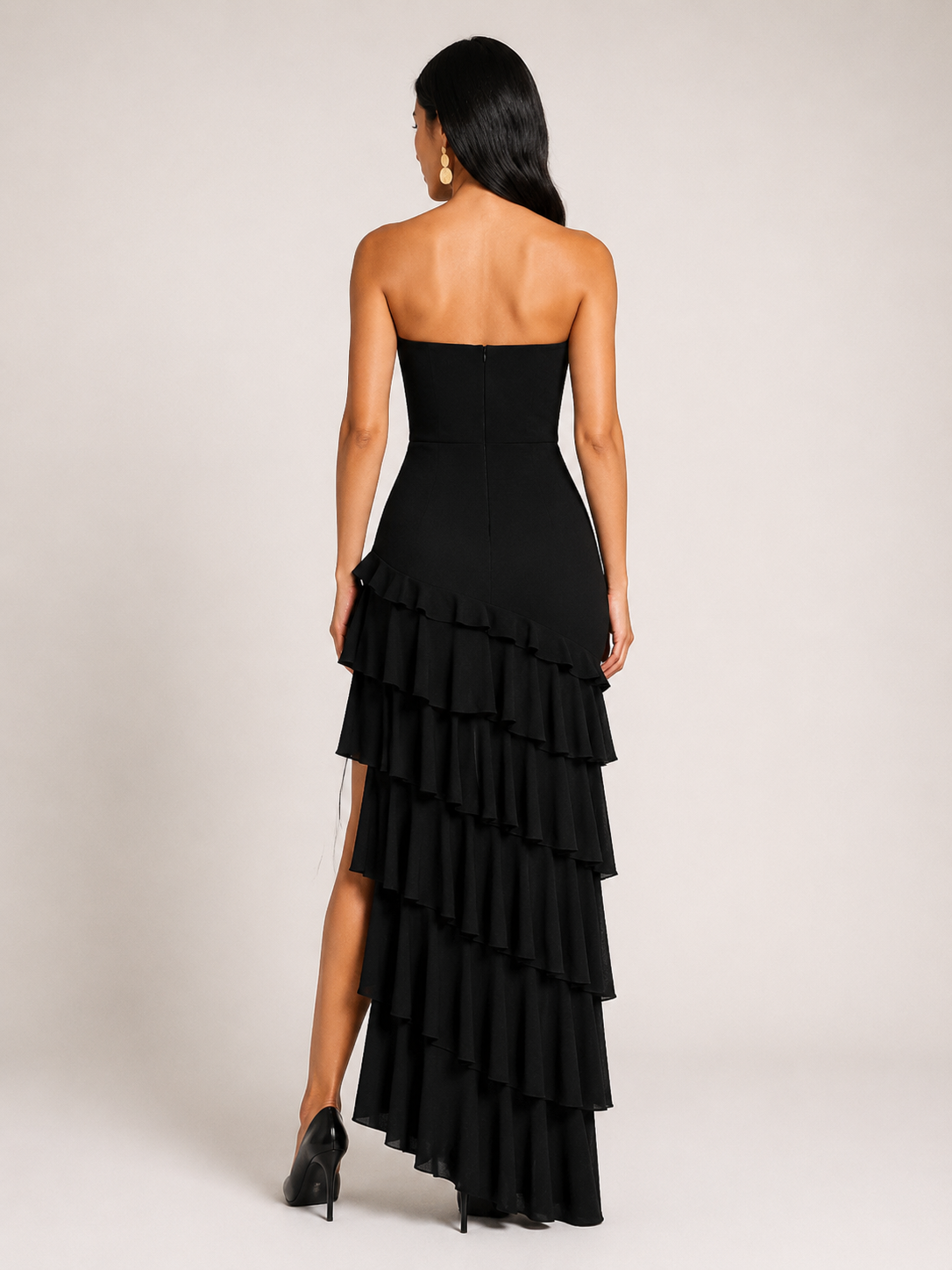 Anneliese Zwarte Strapless Maxi Jurk met Gelaagde Ruches, Split en Elegante Pasvorm