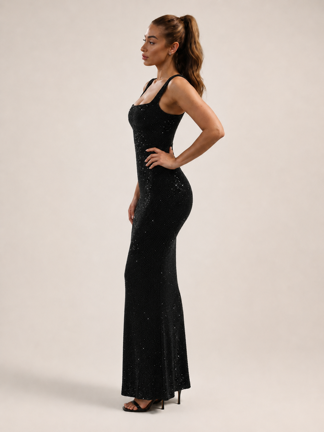 Vestido largo de mujer Jovita con lentejuelas, espalda descubierta y elegante escote cuadrado