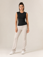 Élodie Mouwloze Top met Ronde Hals, Stretch Pasvorm en Minimalistisch Design voor Dames
