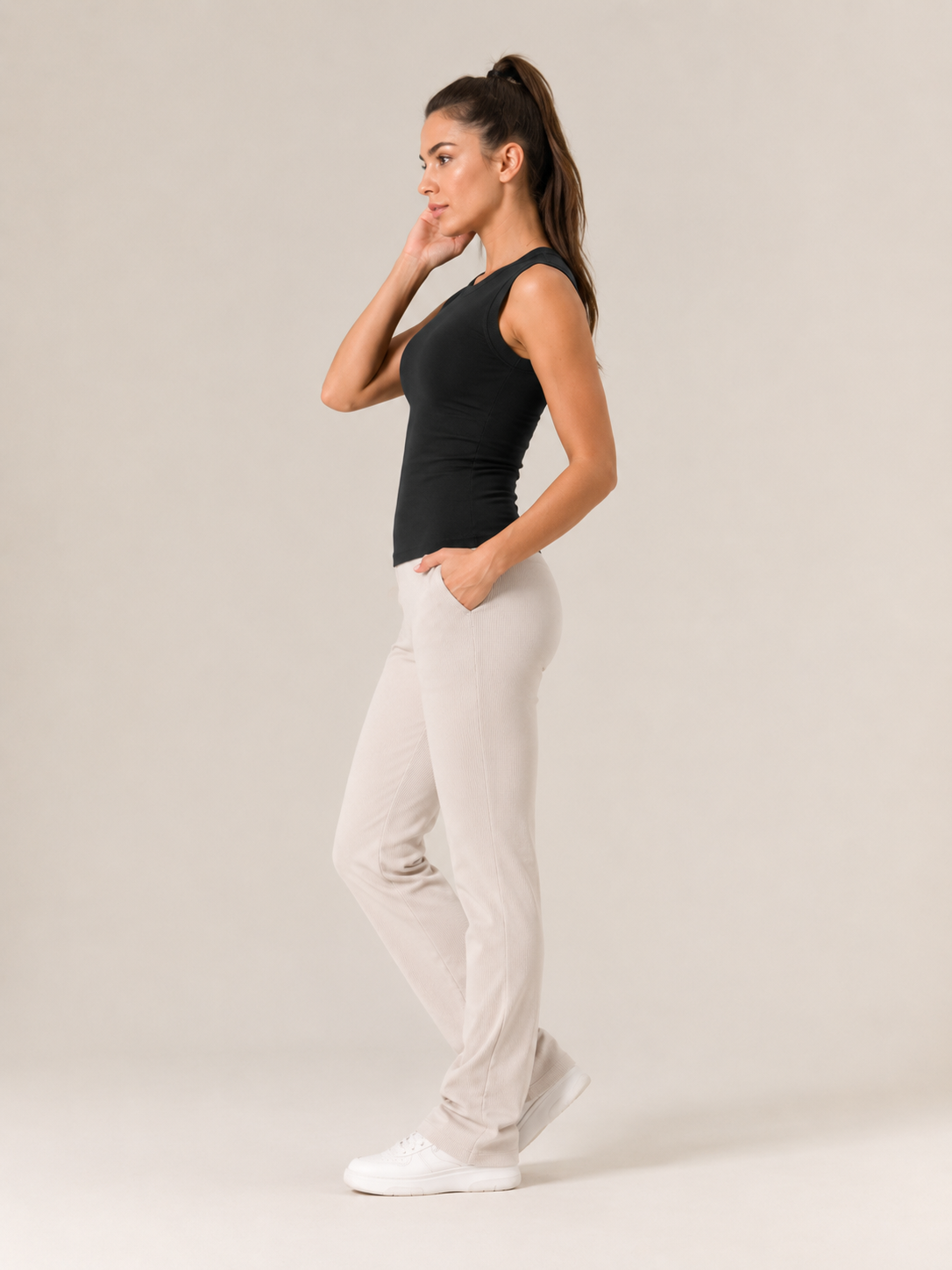 Élodie Mouwloze Top met Ronde Hals, Stretch Pasvorm en Minimalistisch Design voor Dames