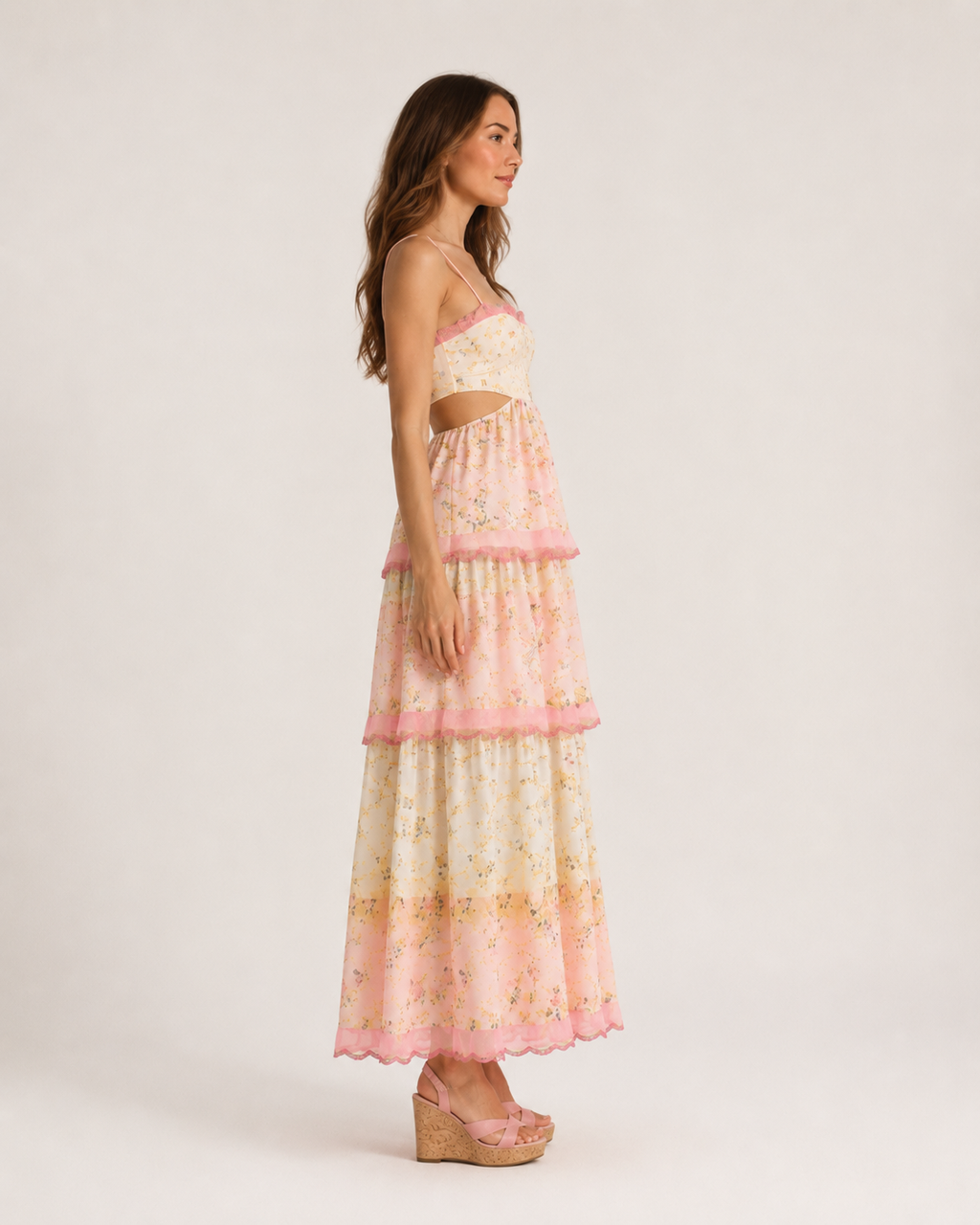 Lysandra Abito lungo floreale da donna con spalline sottili, inserti cut-out e romantici volant