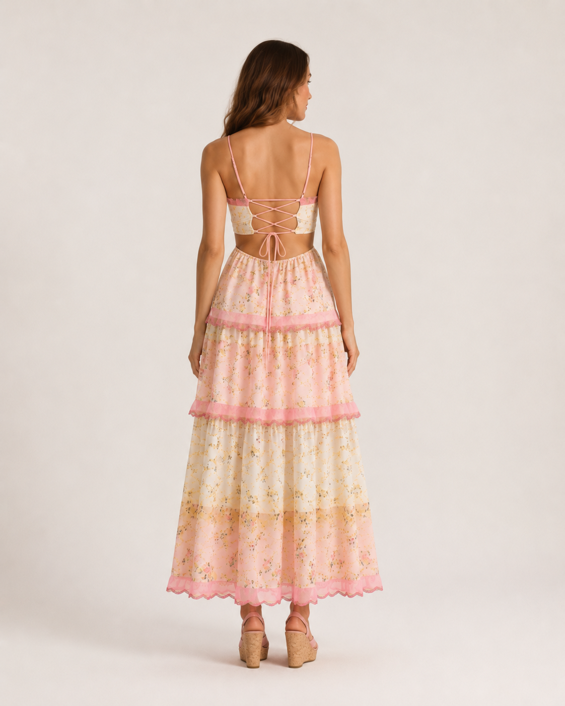 Lysandra Abito lungo floreale da donna con spalline sottili, inserti cut-out e romantici volant