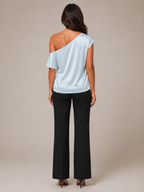 Blusa Ginevra femenina de satén con hombro descubierto y elegante escote asimétrico