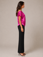 Blusa Ginevra femenina de satén con hombro descubierto y elegante escote asimétrico