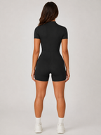 Alizée Combinaison Sport Femme à Manches Courtes Zippée Ajustée en Tissu Stretch Confort