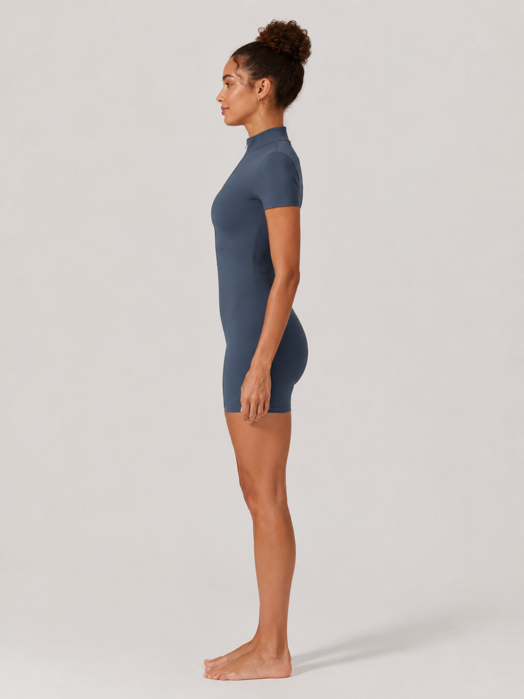 Alizée Combinaison Sport Femme à Manches Courtes Zippée Ajustée en Tissu Stretch Confort