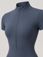 Alizée Combinaison Sport Femme à Manches Courtes Zippée Ajustée en Tissu Stretch Confort