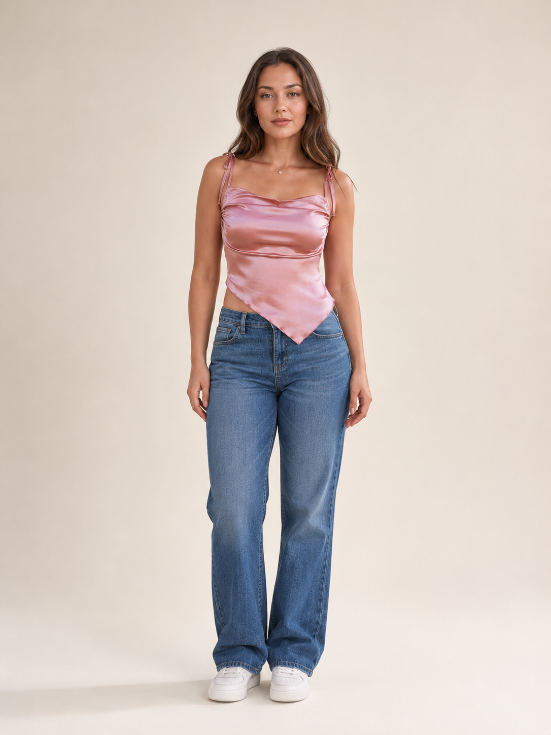 Maëlle Roze Satijnen Crop Top met Asymmetrische Zoom, Cowl Hals en Spaghettibandjes