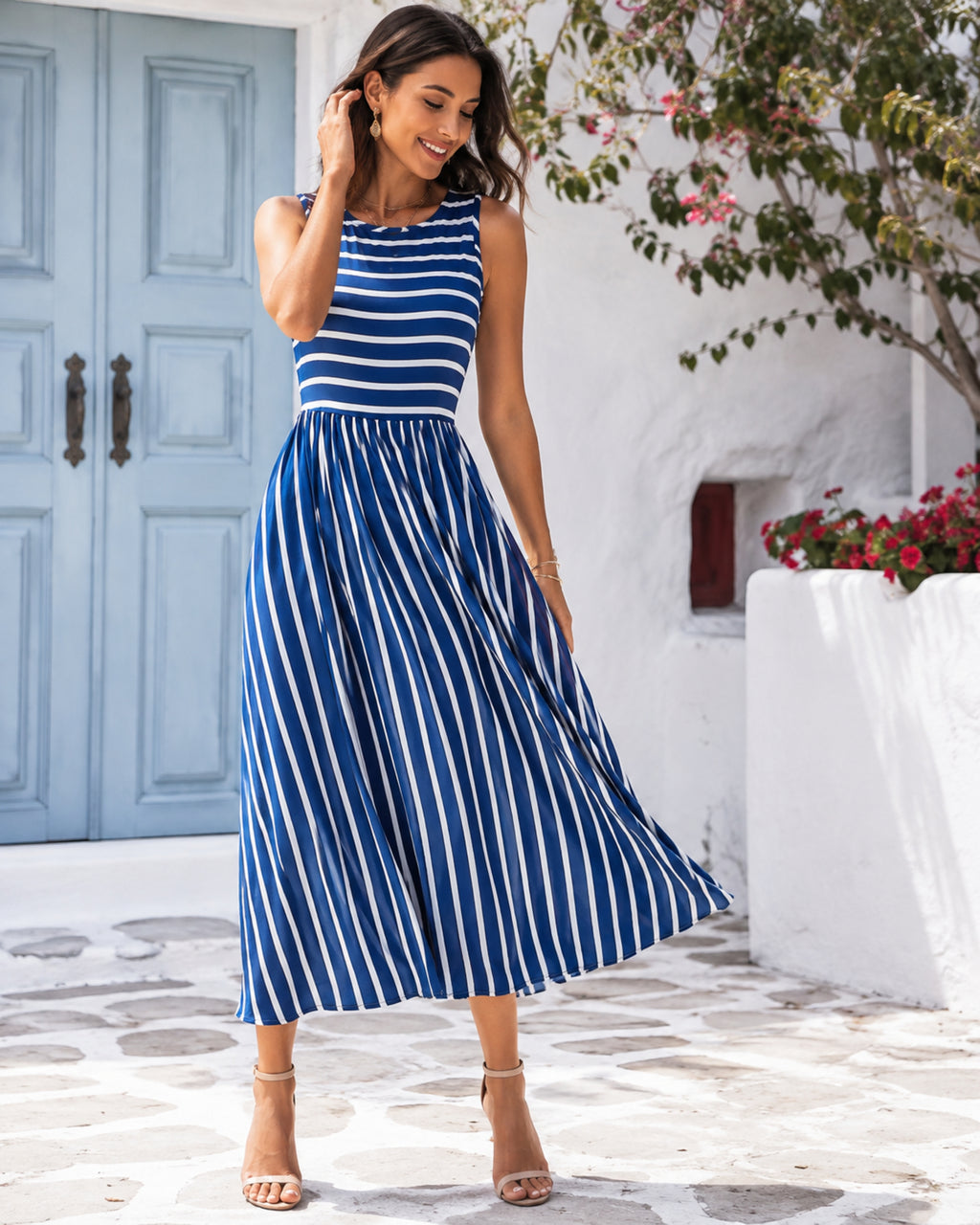 Kiara – Vestido midi de mujer a rayas azules y blancas, sin mangas, con falda fluida y elegante