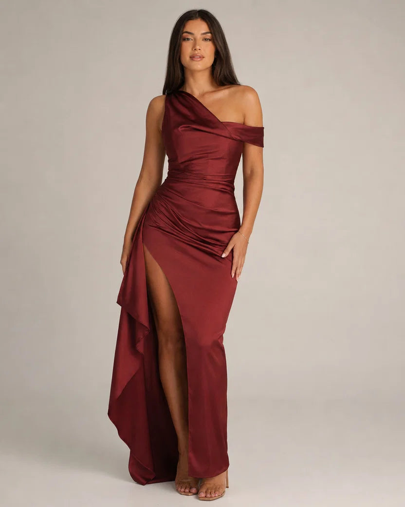 Lysiane Abito maxi da sera in raso bordeaux monospalla con spacco alto elegante