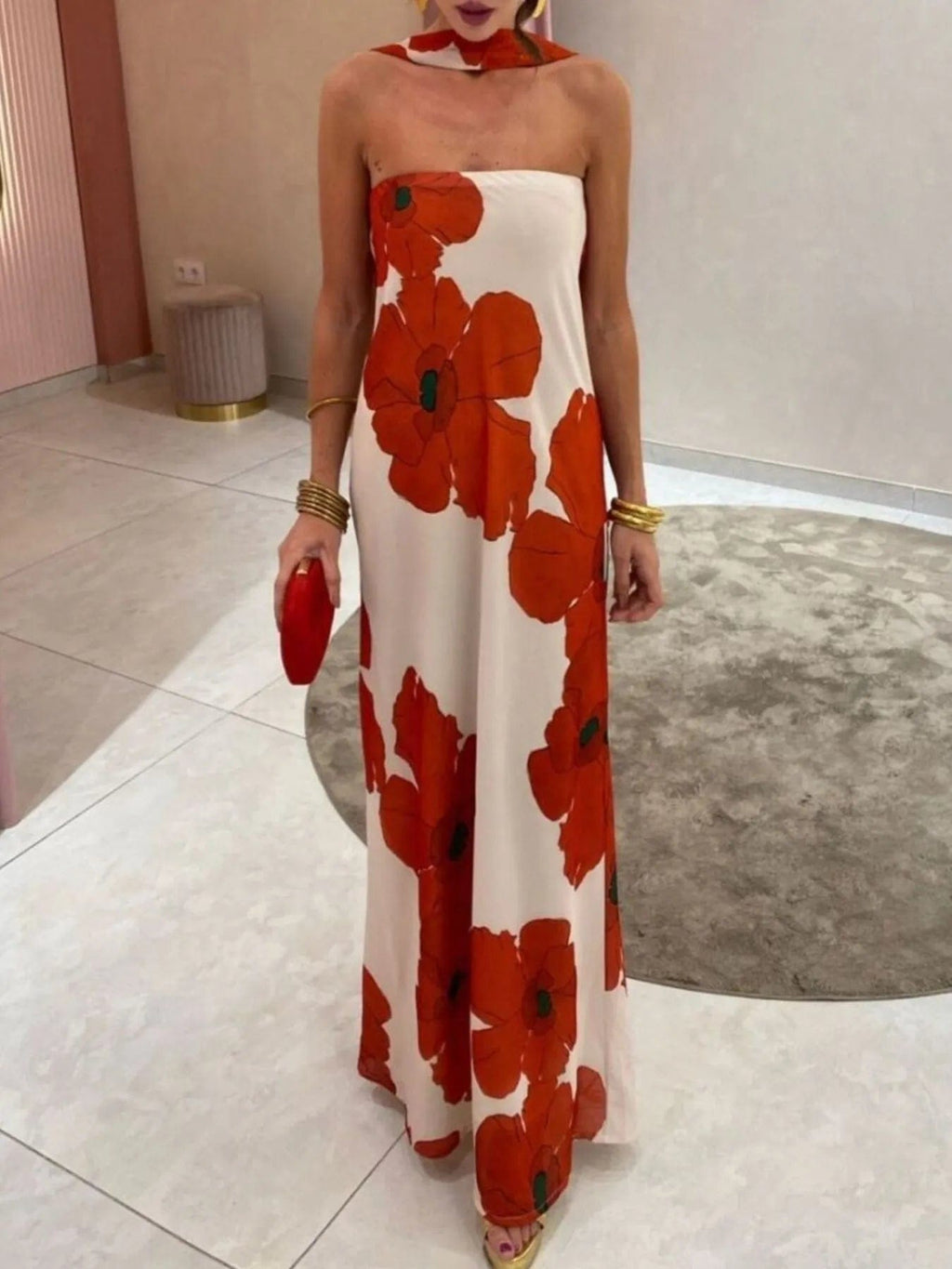 Élodie – Vestido largo palabra de honor azul petróleo con grandes flores blancas y corte fluido