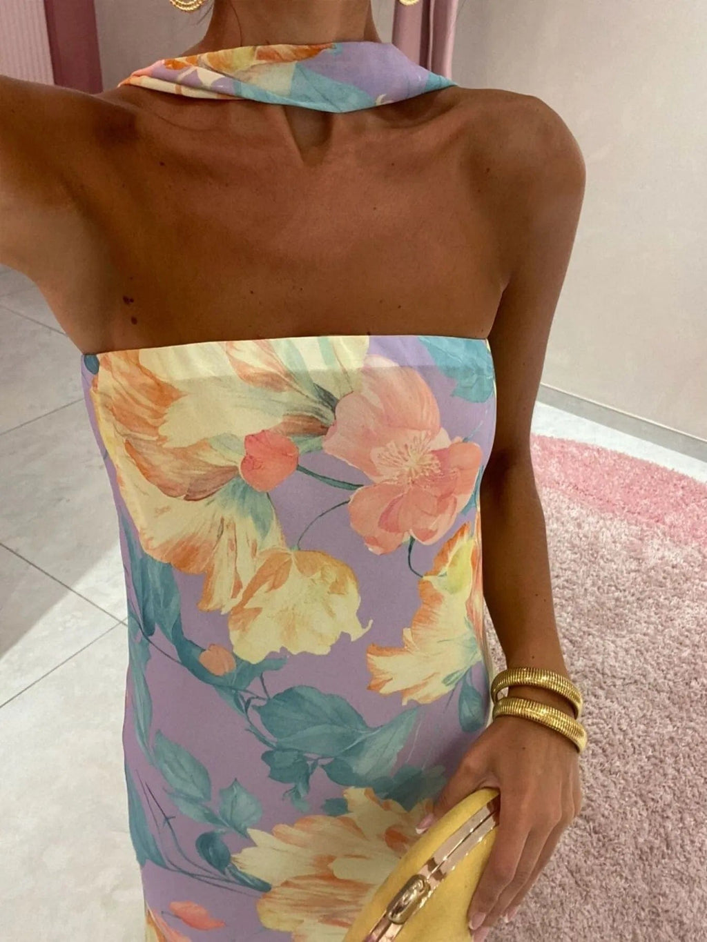 Élodie – Vestido largo palabra de honor azul petróleo con grandes flores blancas y corte fluido